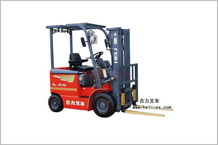 濟(jì)寧叉車工作后需要將貨叉降置地面，門架要回復(fù)原位(正中垂直)，目的是為了讓液壓系統(tǒng)獲得卸荷保護(hù)